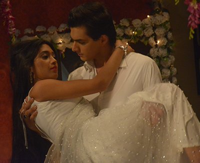 Shivangi Joshi & Mohsin Khan Finally Consummate Their Marriage In Yeh