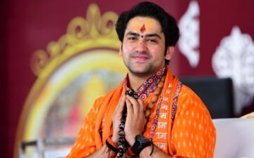 Baba Bageshwar Responds To YouTubers Who Slammed Him For Wearing Luxury Sunglasses And A ₹60,000 Gucci Jacket During His Trip! 