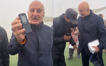 Anupam Kher Gifts Smartphone To Security Guard After Selfie Request With Keypad Phone; Video Goes Viral 