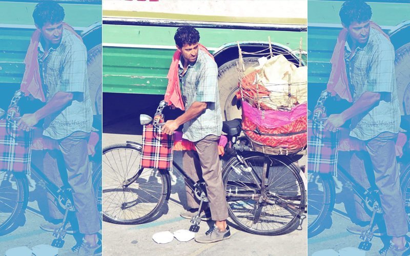 सुपर 30: जयपुर में पापड़ बेचते नज़र आए रितिक रोशन, हालत देख पहचानना मुश्किल
