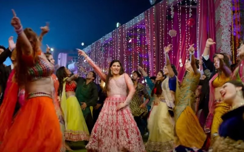 फिल्म ‘वीरे की वेडिंग’ का गाना ‘हट जा ताऊ’ हुआ रिलीज़, सपना चौधरी का ठुमका देख दीवाने हो जाएंगे आप