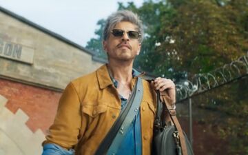 Shah Rukh Khan’s KING Poster Wins Praise From Celebrities, Maheep Kapoor, Zoya Akhtar, Kajol React To His Fierce Look. 