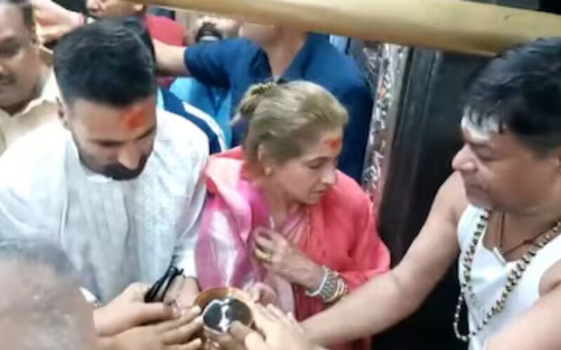 Akshay Kumar Seeks Blessings At Ujjain’s Mahakaleshwar Temple With Dimple Kapadia Ahead Of Bhooth Bangla Release