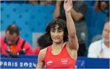 HEARTBREAK! Vinesh Phogat DISQUALIFIED From Paris Olympics 2024 For Being 100 GM Overweight ! 