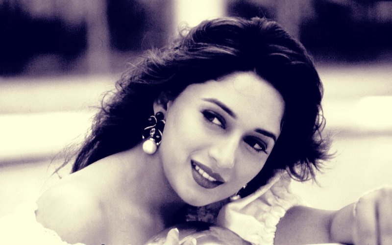 Happy Birthday Madhuri Dixit: 51 की हुई धक-धक गर्ल, जानिए इनसे जुड़ी 9 दिलचस्प बातें