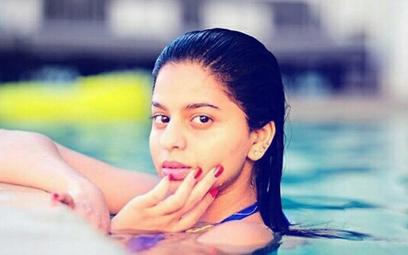 Shah Rukh Khan's Daughter Suhana SIZZLES In This Poolside Picture