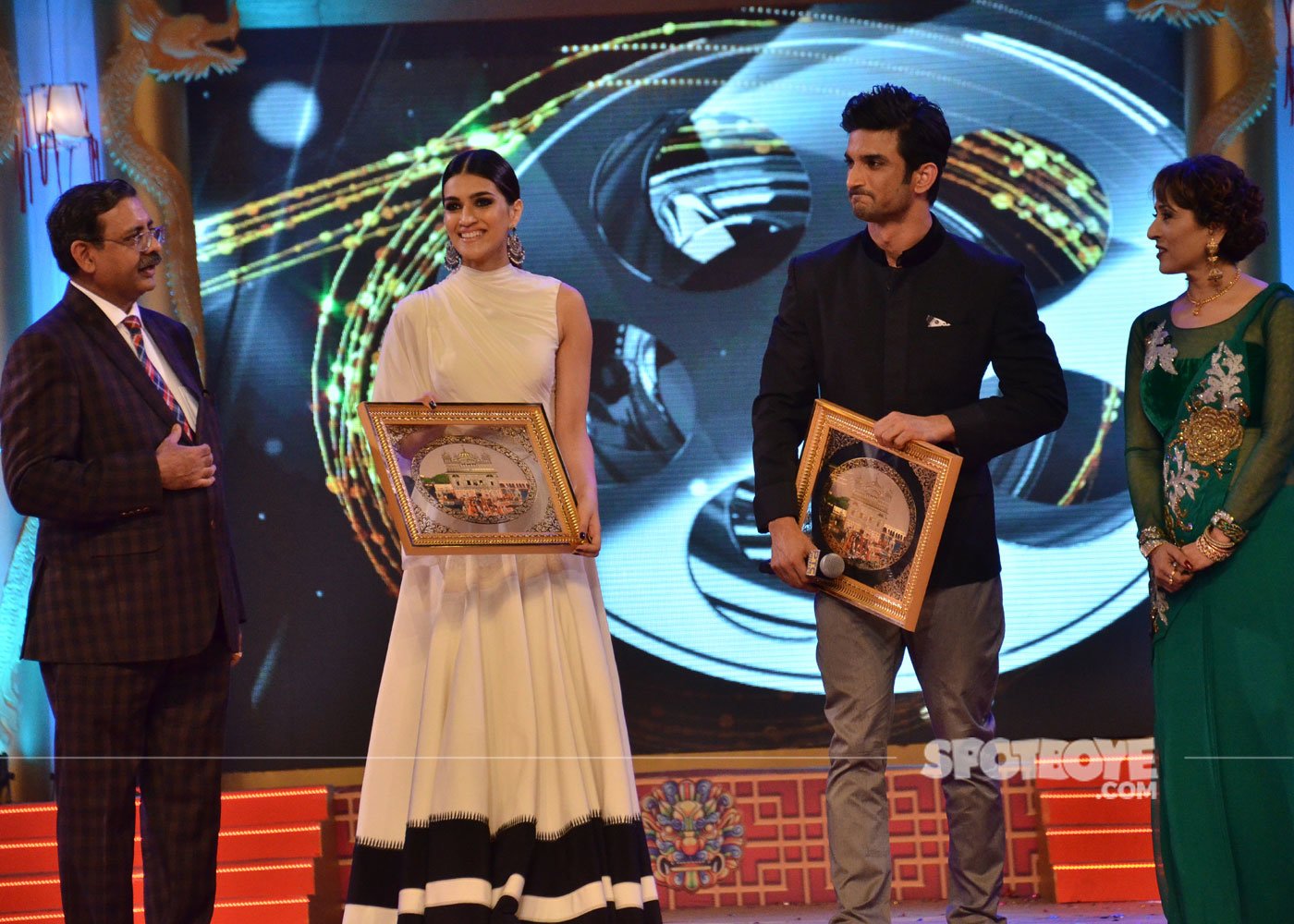 Sushant Singh Rajput Kriti Sanon Attend The PTC Awards In Jalandar