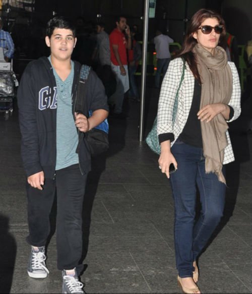 aarav with mother twinkle khanna