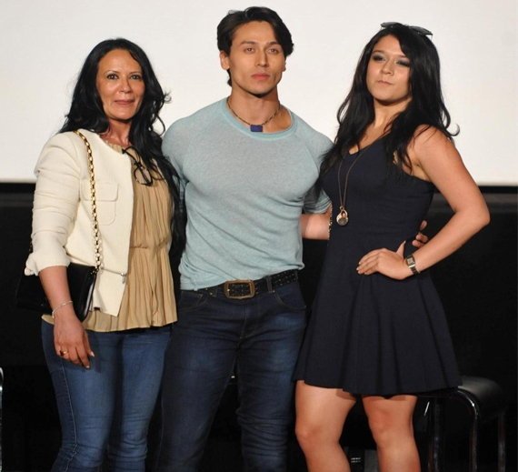 tiger with mother ayesha and sister krishna