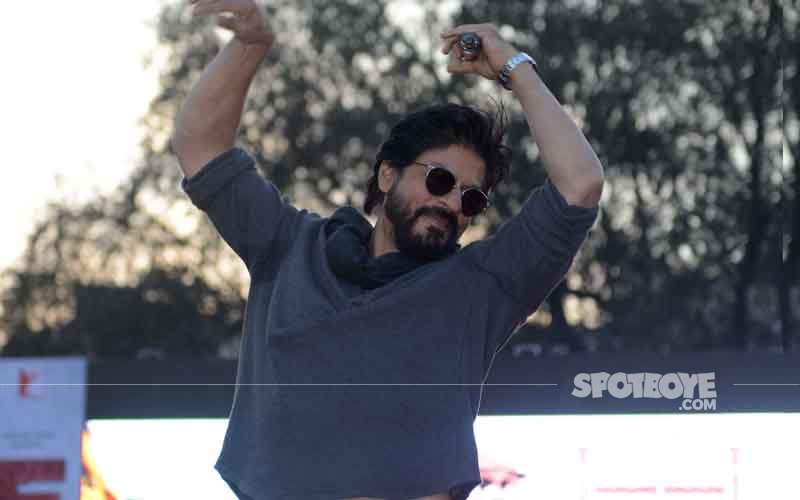 KHAN GONE WILD: Here Is Shah Rukh Dancing Like No One Is Watching!