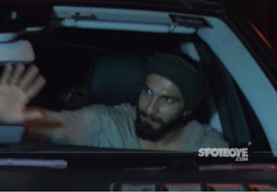 Ranveer_Singh_Coldplay_afterparty_at_Mannat.jpg