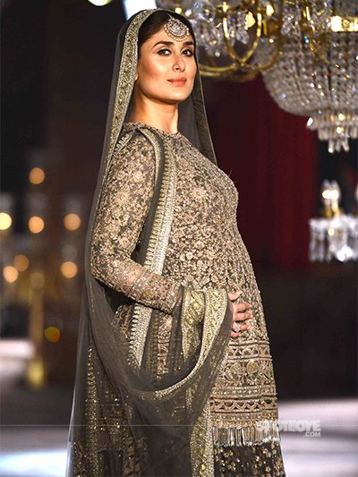 kareena kapoor model ramp walk with her baby bump
