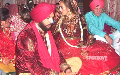 just in take a look at yuvraj singh and hazel keech in their wedding finery