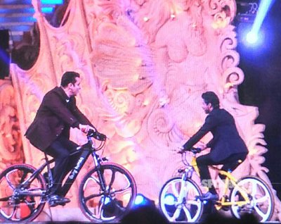 Salman Khan and Shah Rukh Khan Star Screen  Awards 2016