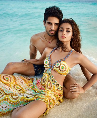 sidharth-malhotra and alia bhatt in lovely pose