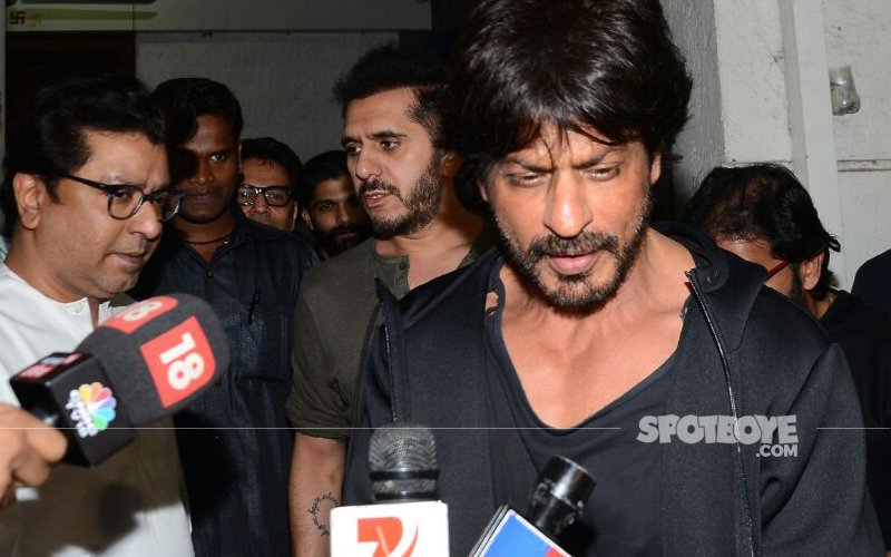 BREAKING NEWS: Shah Rukh Khan Meets Raj Thackeray To Talk Raees