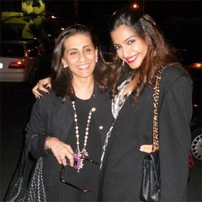 sonam kapoor with her mother
