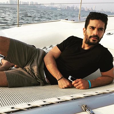 angad bedi hot pic 