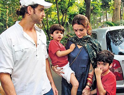 hrithik with wife and kids