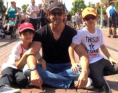 hrithik roshan with sons hridaan and hrehaan