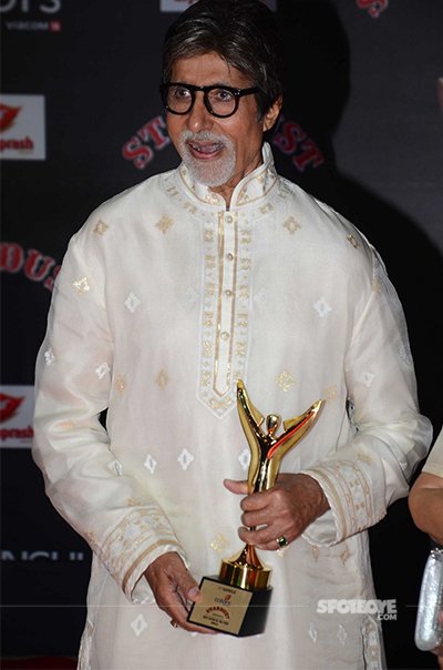 amitabh bachchan with the stardust trophy