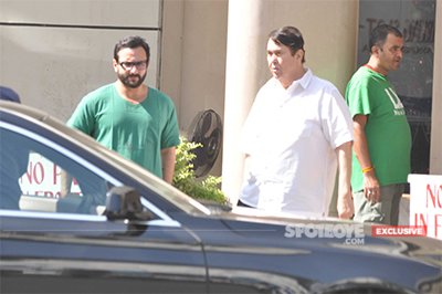 saif ali khan and randhir kapoor at breach candy hospital kareena delivery