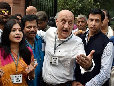 anupam kher with madhur bhandarkar