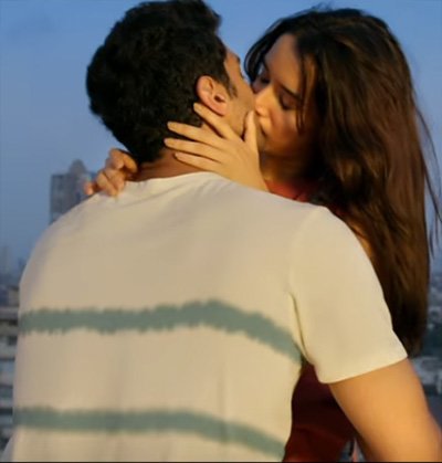 shraddha kapoor and aditya roy kapur making out on the terrace ok jannu