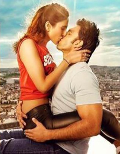 vaani kapoor and ranveer singh smooching in befikre