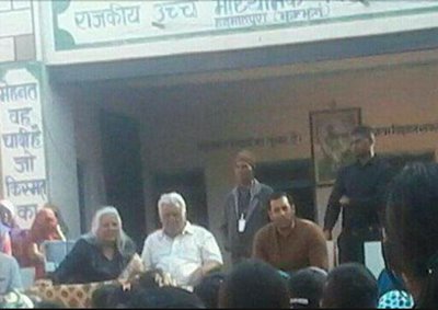 om puri with salman khan on the sets of tubelight
