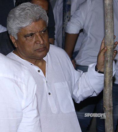 javed akhtar at om puri funeral