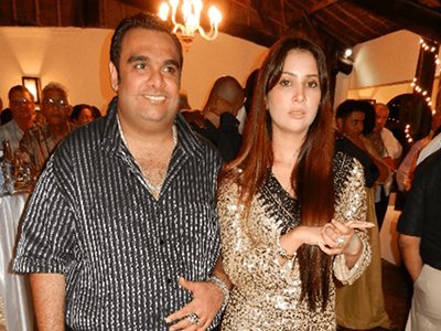 kim sharma with husband ali