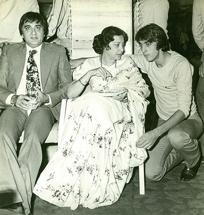 sanjay dutt with parents sunil dutt and nargis