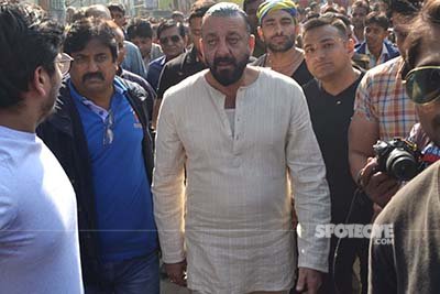 sanjay dutt amongst fans