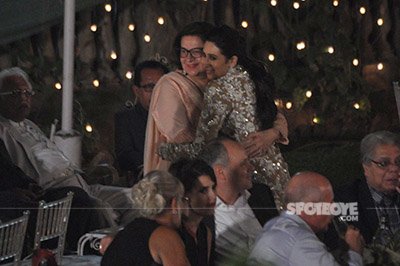 karisma kapoor with mother babita at randhir kapoors 70th birthday