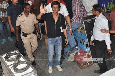 shah rukh khan on the sets of the ring in bandra