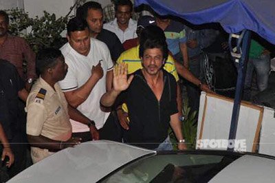srk waves to the media while on the sets of the ring