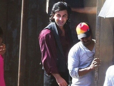 ranbir kapoor dresses as sanjay dutt for his role in the sanjay dutt biopic