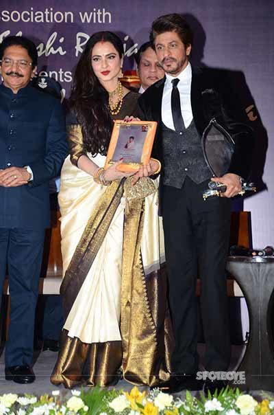 shah rukh khan with rekha at the yash chopra memorial awards