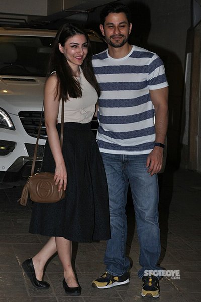 soha ali khan and kunal khemu spotted at kareena kapoor party