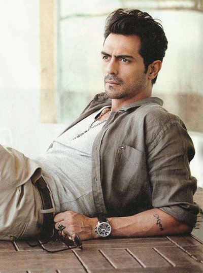 arjun rampal posing for the shutterbugs