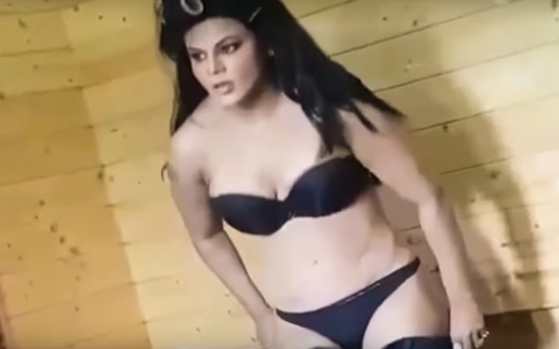 800px x 500px - MMS LEAKED: Rakhi Sawant Caught Changing Clothes On Camera?