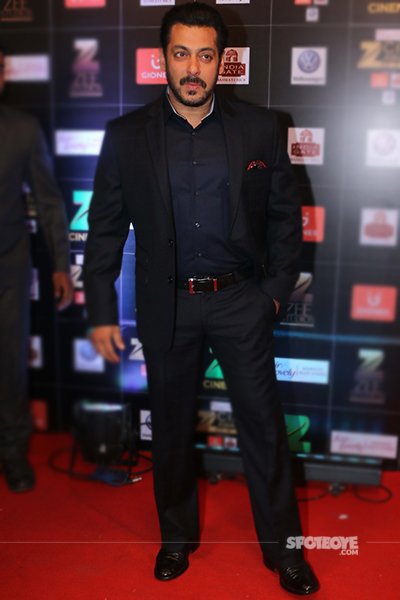 salman khan at zee cine awards red carpet