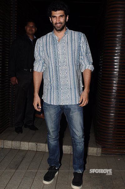 aditya roy kapur at badrinath ki dulhania success bash