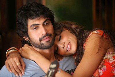 a still from dum maro dum te amo song