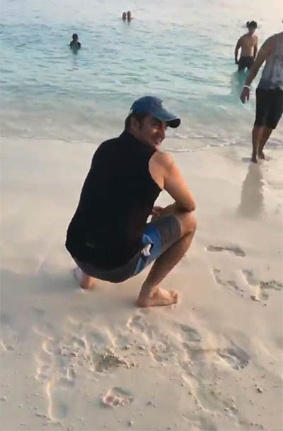 arbaaz khan poses on the beaches of the maldives along with the entire khandaan