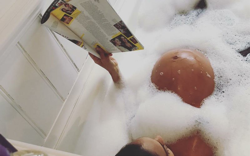 SEXY SATURDAY: Lisa Haydon Shows Off Her Baby Bump In A Bath Tub