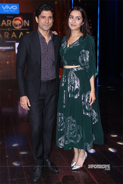 sharaddha kapoor and farhan akhtar promote their film on a tv show