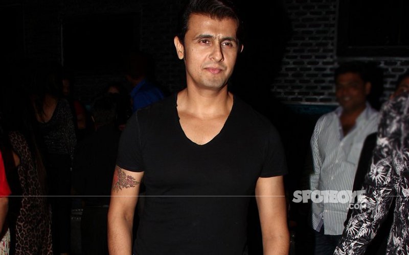 Sonu Nigam Tweets Against Azaan, Calls It ‘Forced Religiousness’, Gets Trolled