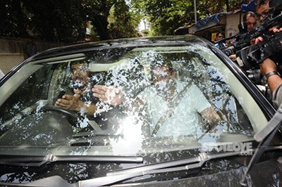 sanjay dutt arrives at mumbai court